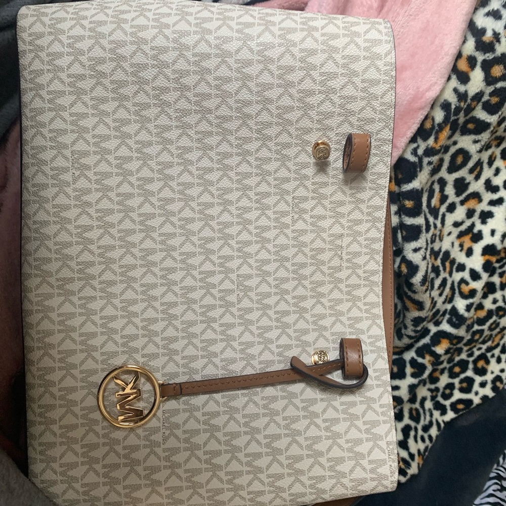 MK shoulder bag, like brand new. Only used a couple times.